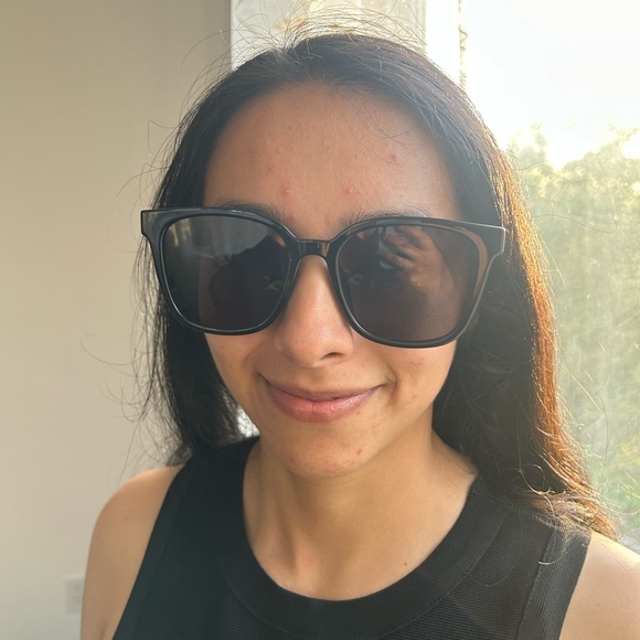 Gucci Women's Black Sunglasses - Picture 2 of 3